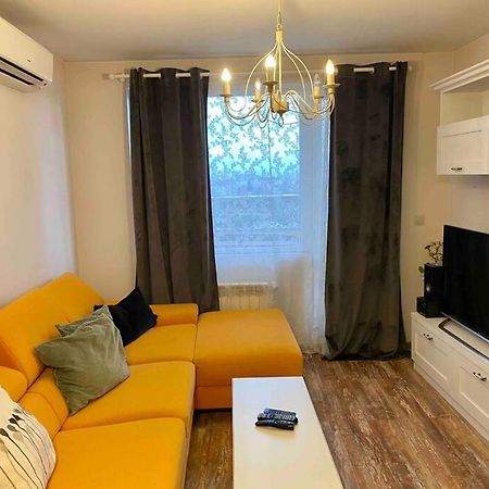 Stylish Magenta Apartment - Terrace & Free Parking Szófia Kültér fotó
