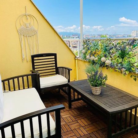 Stylish Magenta Apartment - Terrace & Free Parking Szófia Kültér fotó