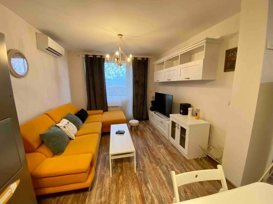 Stylish Magenta Apartment - Terrace & Free Parking Szófia Kültér fotó