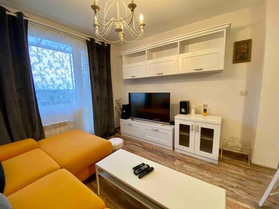 Stylish Magenta Apartment - Terrace & Free Parking Szófia Kültér fotó